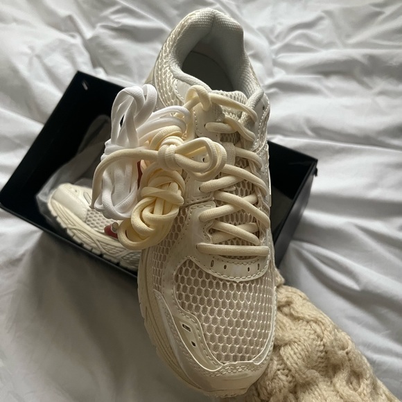 Aime Leon Dore (ALD) x New Balance 860 v2 - Picture 5 of 7